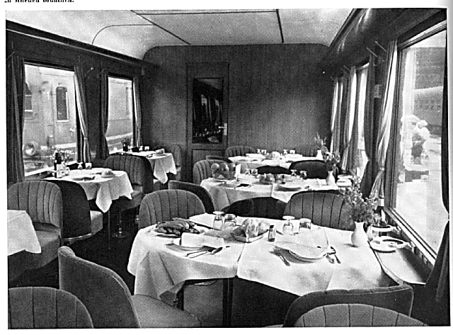 Speisewagen im Henschel-Wegmann-Zug "Blauer Enzian" 1955